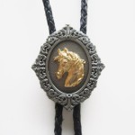 BOLO TIE CRAVATE WESTERN TETE DE CHEVAL DOREE