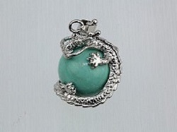 DRAGON SUR BOULE HOWLITE TURQUOISE PENDENTIF COLLIER