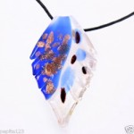 PENDENTIF FEUILLE BLEUE VERRE BOITE