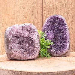 AMETHYSTE GEODE PIERRE NATURELLE 864 GRAMMES