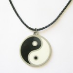 PENDENTIF YING YANG COLLIER CUIR NOIR