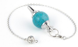 PENDULE RADIESTHESIE HOWLITE TURQUOISE SPHERE CHAINE ARGENTEE