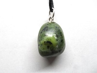 JADE NEPHRITE PIERRE NATURELLE PENDENTIF COLLIER