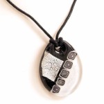 PENDENTIF OVALE NOIR BOITE